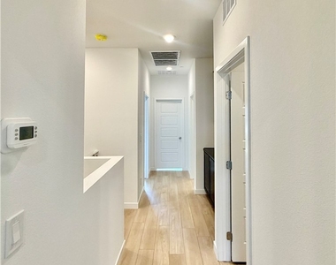 1502 Eva Crossing Place - Photo Thumbnail 20