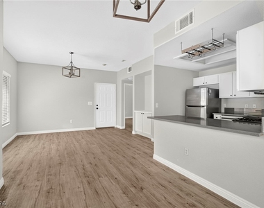 9580 W Reno Avenue - Photo Thumbnail 17