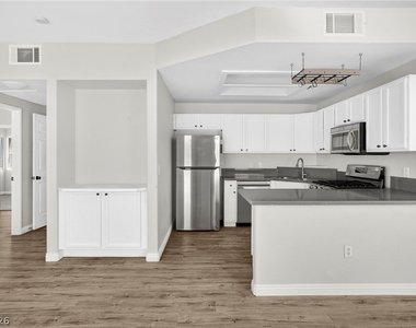 9580 W Reno Avenue - Photo Thumbnail 16
