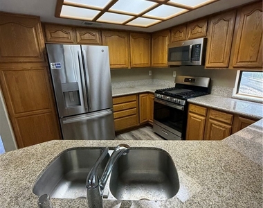 2716 Baycliff Court - Photo Thumbnail 4