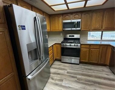 2716 Baycliff Court - Photo Thumbnail 3