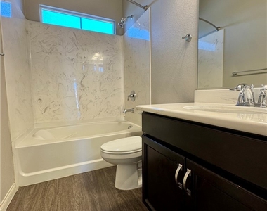6049 Thistle Meadow Avenue - Photo Thumbnail 16