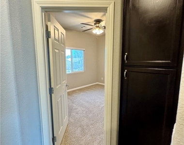 6049 Thistle Meadow Avenue - Photo Thumbnail 46
