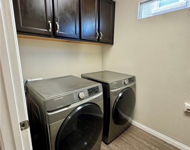 6049 Thistle Meadow Avenue - Photo Thumbnail 20