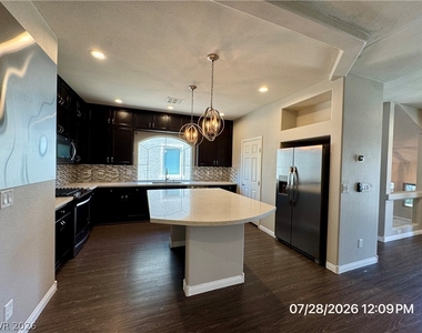 6049 Thistle Meadow Avenue - Photo Thumbnail 2