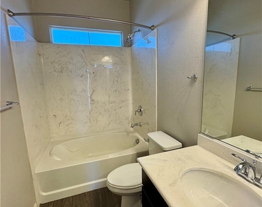 6049 Thistle Meadow Avenue - Photo Thumbnail 17