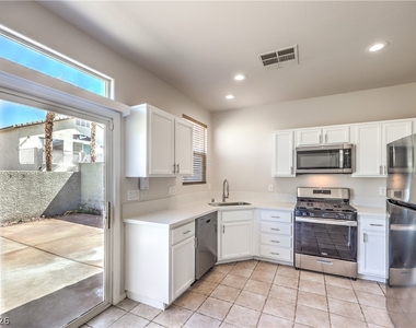 7236 Victoria Oak Court - Photo Thumbnail 3