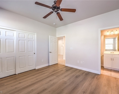 7236 Victoria Oak Court - Photo Thumbnail 7