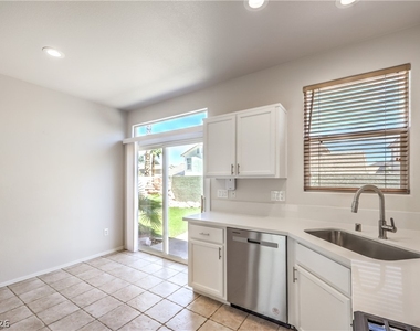 7236 Victoria Oak Court - Photo Thumbnail 4