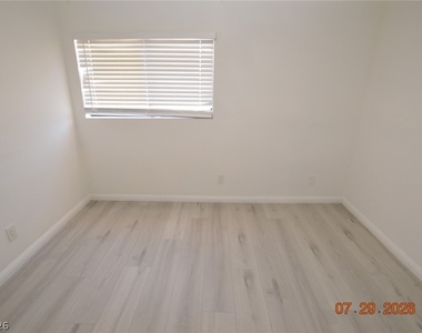 2836 Swallow Point Circle - Photo Thumbnail 12