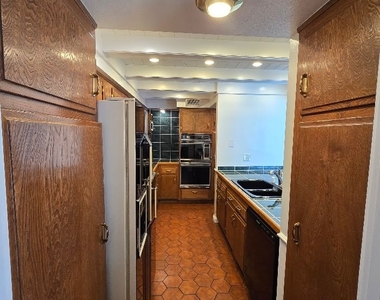 3030 El Camino Avenue - Photo Thumbnail 16