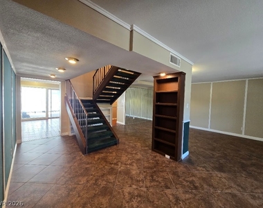 3030 El Camino Avenue - Photo Thumbnail 4