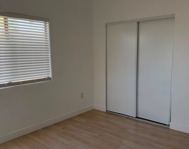 2050 N Los Feliz Street - Photo Thumbnail 13