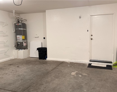 2050 N Los Feliz Street - Photo Thumbnail 29