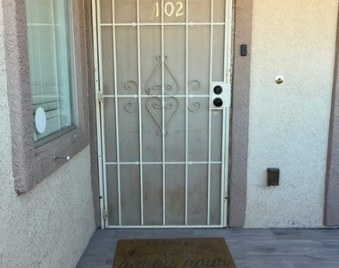 2050 N Los Feliz Street - Photo Thumbnail 2