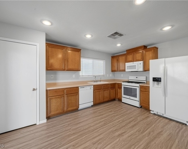 9021 Spirit Canyon Avenue - Photo Thumbnail 7