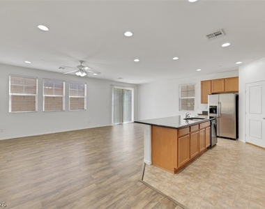 935 Spiracle Avenue - Photo Thumbnail 2
