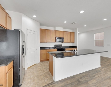 935 Spiracle Avenue - Photo Thumbnail 3