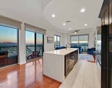 200 W Sahara Avenue - Photo Thumbnail 13