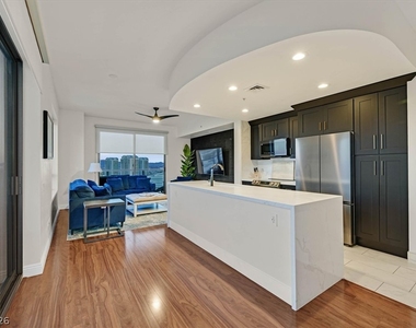200 W Sahara Avenue - Photo Thumbnail 14