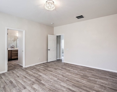 10517 Howling Coyote Avenue - Photo Thumbnail 18