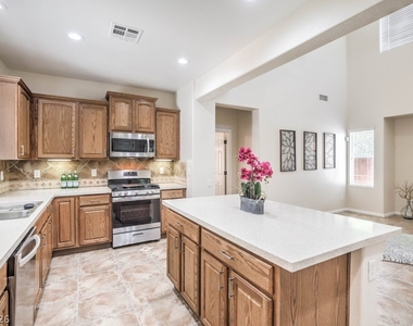 10517 Howling Coyote Avenue - Photo Thumbnail 11