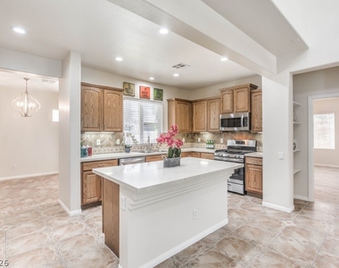 10517 Howling Coyote Avenue - Photo Thumbnail 12