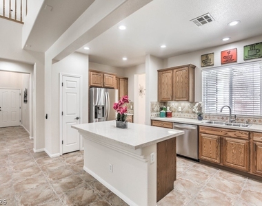 10517 Howling Coyote Avenue - Photo Thumbnail 9