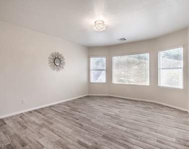 10517 Howling Coyote Avenue - Photo Thumbnail 17