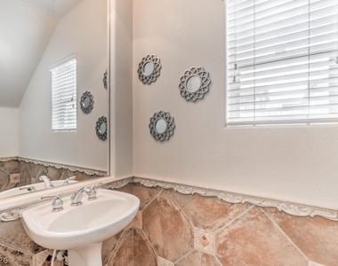 10517 Howling Coyote Avenue - Photo Thumbnail 16