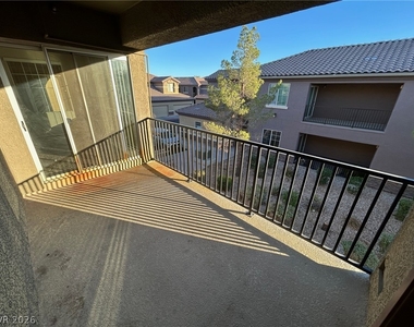 6868 Sky Pointe Drive - Photo Thumbnail 7