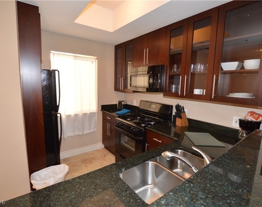 230 E Flamingo Road - Photo Thumbnail 5