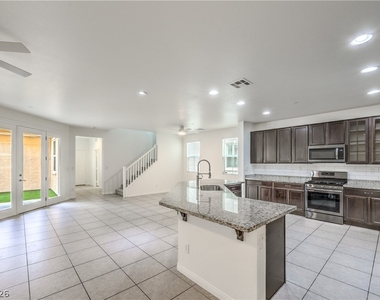 3182 Del Terra Avenue - Photo Thumbnail 3