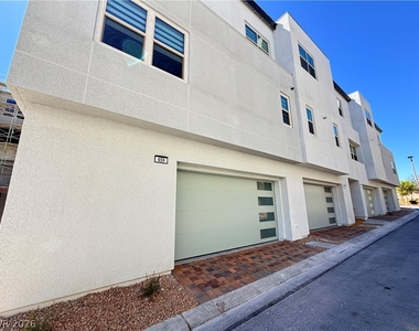 659 Fortis Creek Street - Photo Thumbnail 35