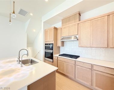 659 Fortis Creek Street - Photo Thumbnail 8