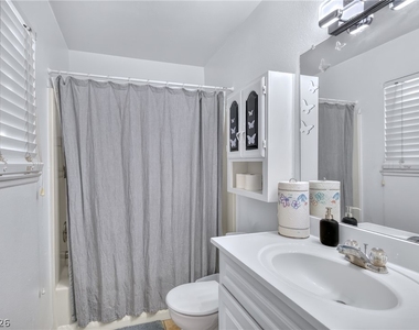 3730 Greenwood Dr. - Photo Thumbnail 12