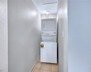 3730 Greenwood Dr. - Photo Thumbnail 13