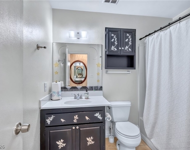 3730 Greenwood Dr. - Photo Thumbnail 7