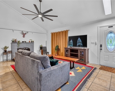 3730 Greenwood Dr. - Photo Thumbnail 5