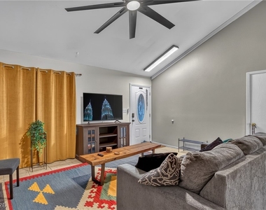 3730 Greenwood Dr. - Photo Thumbnail 6