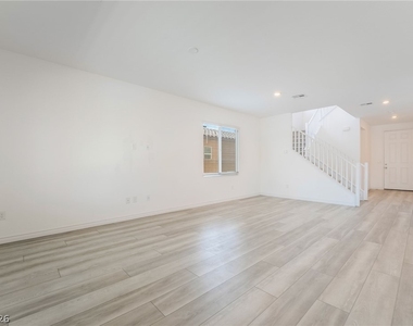 3952 Henny Avenue - Photo Thumbnail 10