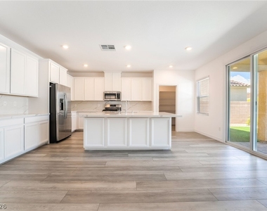 3952 Henny Avenue - Photo Thumbnail 12