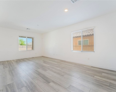 3952 Henny Avenue - Photo Thumbnail 9