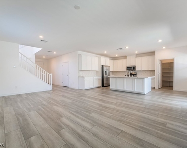 3952 Henny Avenue - Photo Thumbnail 11