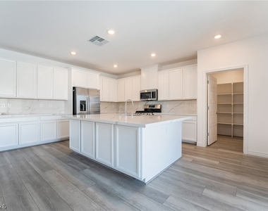 3952 Henny Avenue - Photo Thumbnail 14