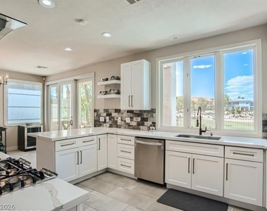 8900 Rainbow Ridge Drive - Photo Thumbnail 9