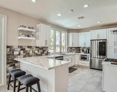 8900 Rainbow Ridge Drive - Photo Thumbnail 8