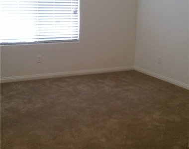 5493 Ovando Way - Photo Thumbnail 12