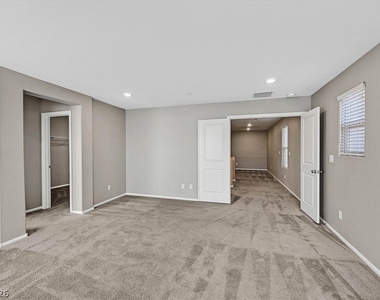 2823 Turnstone Ridge Street - Photo Thumbnail 11