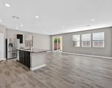 2823 Turnstone Ridge Street - Photo Thumbnail 3